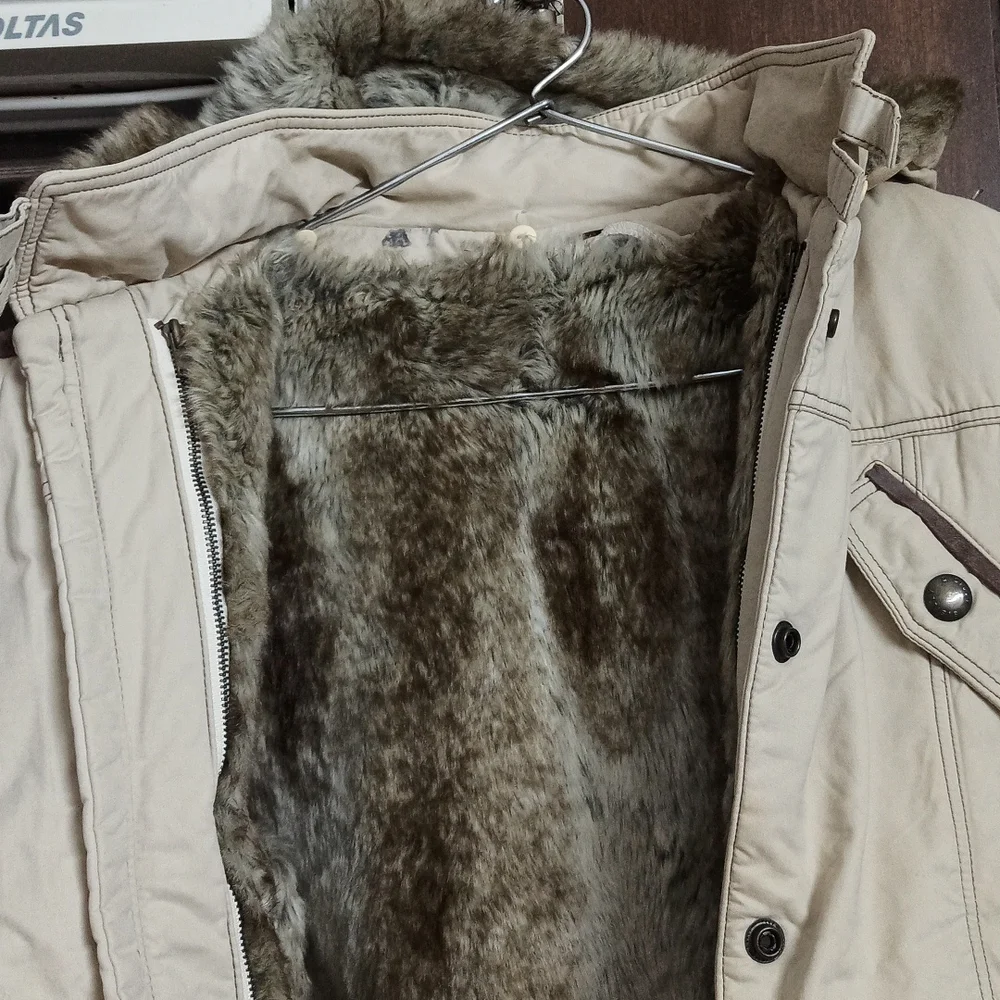 Cute n warm jacket - Picture 3 of 13